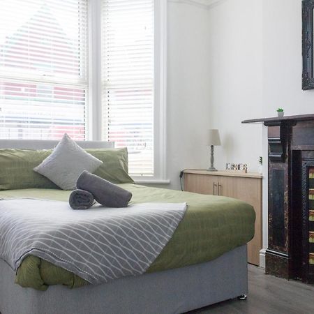 Вилла Boaler House, Modern 4 Bed House With Parking Sleeps 8 Ливерпуль Экстерьер фото